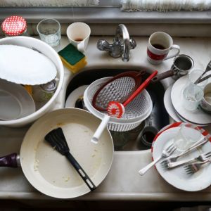 messy kitchens bring in sugar ants